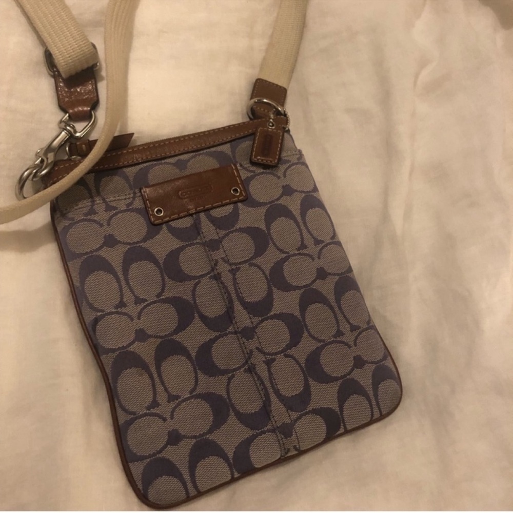 Coach Classic Signature Crossbody Bag